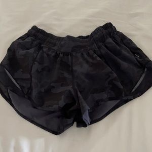 Hotty Hot Low Rise Short 2.5" camo size 6